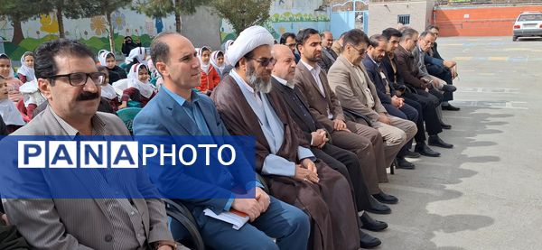 زنگ جشن نیکوکاری با شعار «عیدی برای همه» در دبستان دخترانه شاهد کوهدشت 