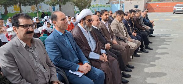 زنگ جشن نیکوکاری با شعار «عیدی برای همه» در دبستان دخترانه شاهد کوهدشت 