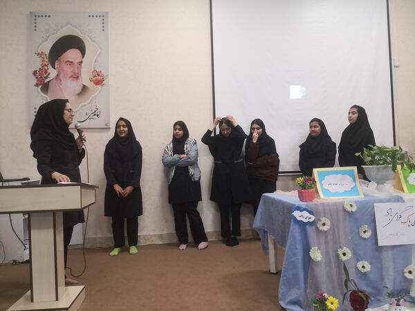گرامیداشت هفته هوای پاک در دبیرستان دخترانه فرهنگ مرحوم فخرایی