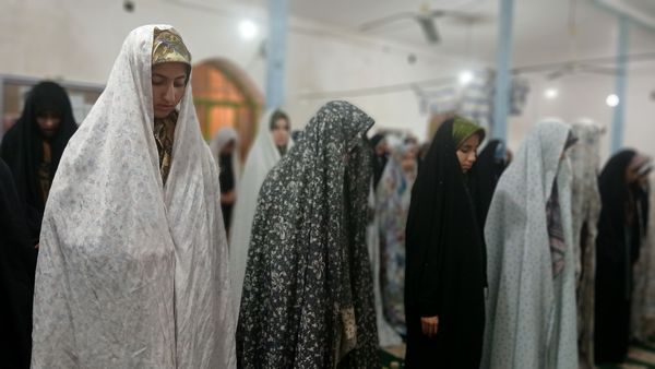 جوانه‌های بندگی در دیشموک؛ حضور پرشور دختران در اعتکاف