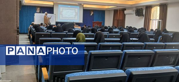 کارگاه تدبر در قرآن کریم با حضور حجت‌الاسلام قدرتی در خرم‌آباد 