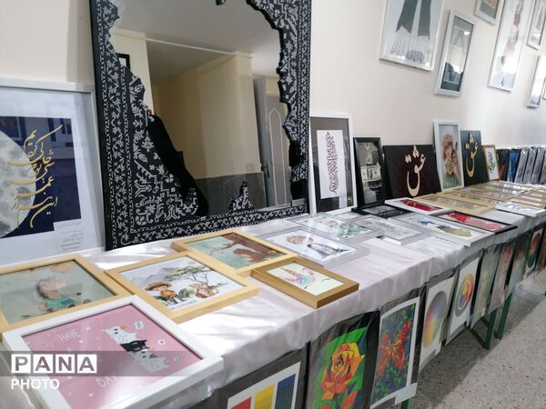 افتتاح نمایشگاه دست سازه‌های هنری در هفته مشاغل