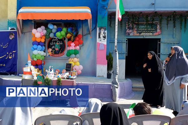 آغاز فصل نو آموزش با حضور شکوفه‌های کلای اولی در کهریزک 