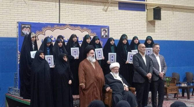 تجلیل از افتخارآفرینان علمی و قرآنی با حضور آیت‌الله ناصری در دبیرستان دخترانه معارف