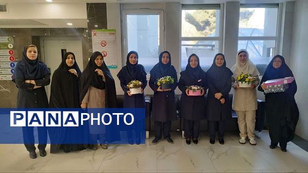 قدردانی  دختران پیشتاز دبیرستان شاهد تکتم از فرشتگان سفیدپوش بیمارستان ۱۷شهریور مشهد