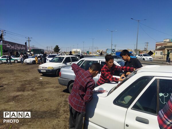 خدمت به زائران آقای شهید ایران، جلوه ای از عشق و ایثار