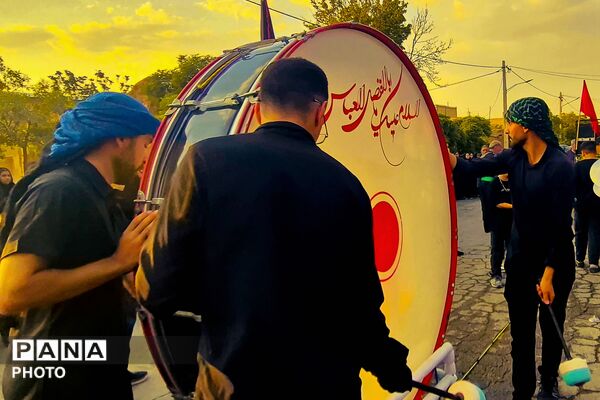 در سایه علم‌های برافراشته