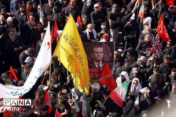 حماسه وفاداری بیعت در پایتخت معنوی ایران؛ بدرقه میلیونی آقای شهید ایران در مشهد مقدس 