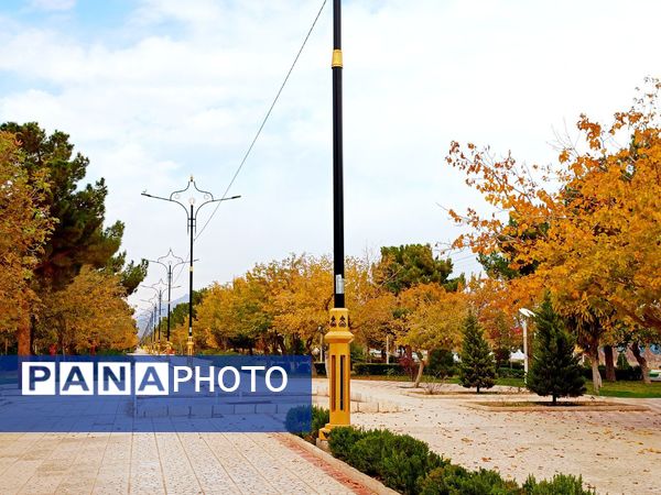 کاشمر در برگریزان پاییز