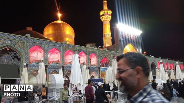 تجلی عشق و ارادت زائران در جوار بارگاه ملکوتی امام رضا(ع)
