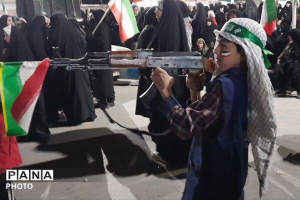 بانوان در خط مقدم حضور مردمی؛ گزارش تصویری رژه حماسی جان‌فدا