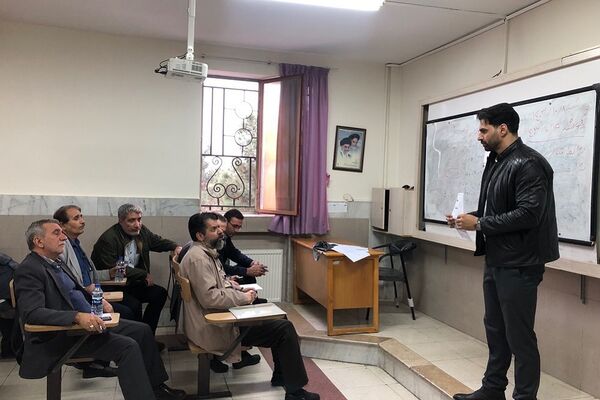 جلسه توجیهی مدیران در دبیرستان آرمیتا مصلی نژاد ناحیه 2 شهرری 