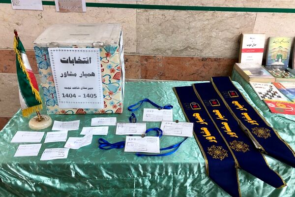 برگزاری انتخابات همیار مشاور در آموزشگاه شاهد نجمه ناحیه دو شهرری 
