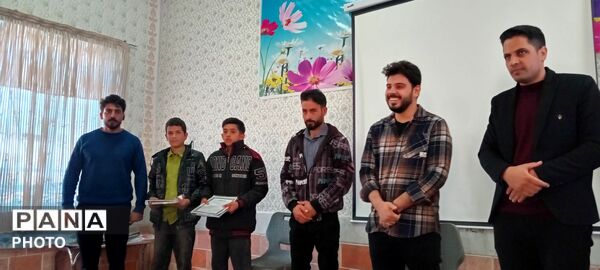 فرهنگ و هنر در مدارس شهید صادقی و شهید رجایی طنین انداز شد