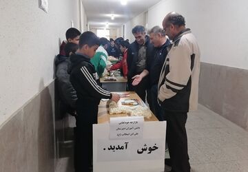 برپایی بازارچه کسب و کار دانش‌آموزی در دبیرستان علی‌ابن‌ابیطالب(ع) ناحیه سه