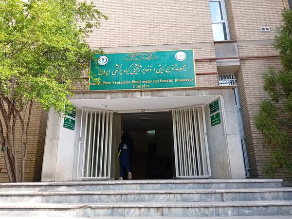 بازدید  خبرنگاران مسئله محور از موسسه گیاه پزشکی تهران