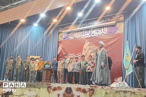 حلقه صالحین؛ روایتی از حضور و همدلی نمازگزاران پیشوا