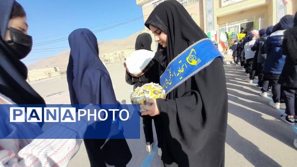 برنامه دهه فجر در مدرسه امیدانقلاب شهرستان سملقان