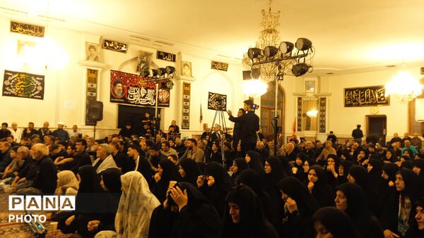 آئینه ای در غبار ،روایت عشق طنین فریاد سرخ کربلا در شب حزن انگیز تشییع رهبر 