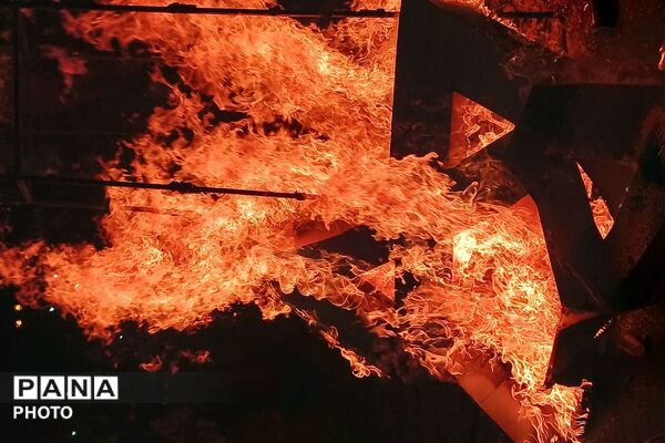 آتشِ غیرت در خاکِ قرچک؛ شعله‌هایِ رهایی، نمادهایِ اسارت را سوزاند