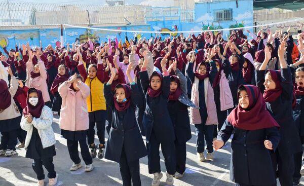 صبحگاه شاد مدارس دخترانه استان اصفهان در قالب طرح «نوجوان شاد ایرانی (نشا)»