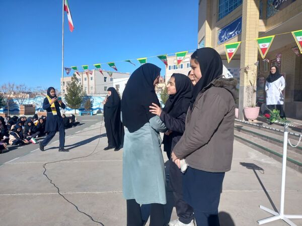 مراسم چهل وششمین سالگرد انقلاب اسلامی در دبیرستان فرهنگ مرحوم فخرایی