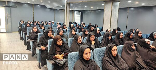 آیین تجلیل از معلمان برگزیده مدارس غیردولتی استان قم