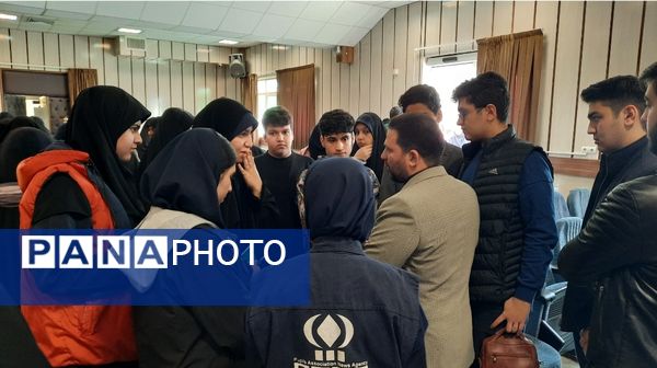 اولین نشست روسای تشکل‌های دانش‌آموزی مدارس سمپاد استان در دبیرستان فرزانگان ۲دوره دوم ناحیه۷ مشهد 