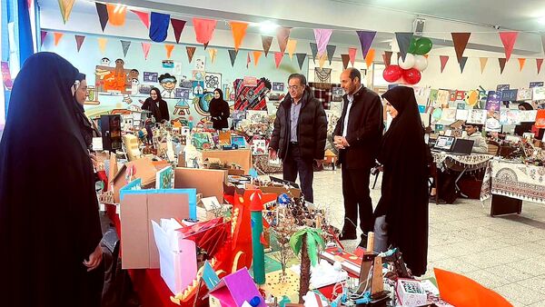 خلاقیت هنری و فرهنگی دبستان شهید فکوری در «هفته ماها»
