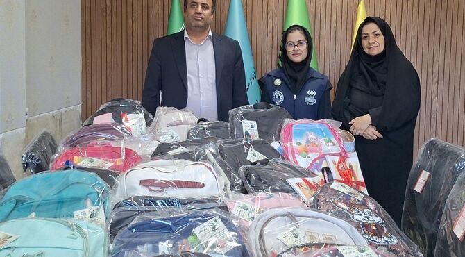 کوشش خبرنگار پانا برای لبخندسازی دانش‌آموزان کم‌برخوردار