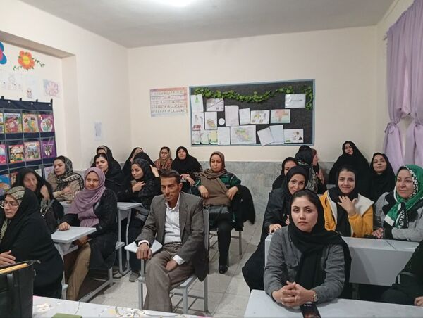 دومین جلسه انجمن اولیا در دبستان سمیه کاشمر