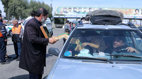 خوش‌آمدگویی مسئولان شهری قم به زائران کریمه اهل بیت(س)