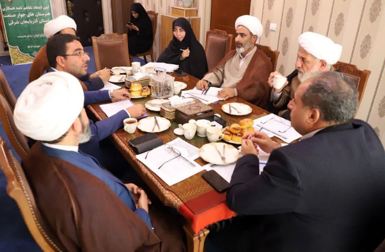 هم‌افزایی آموزش و پرورش و حوزه‌ های علمیه برای تقویت نماز جماعت مدارس در آستانه مهر