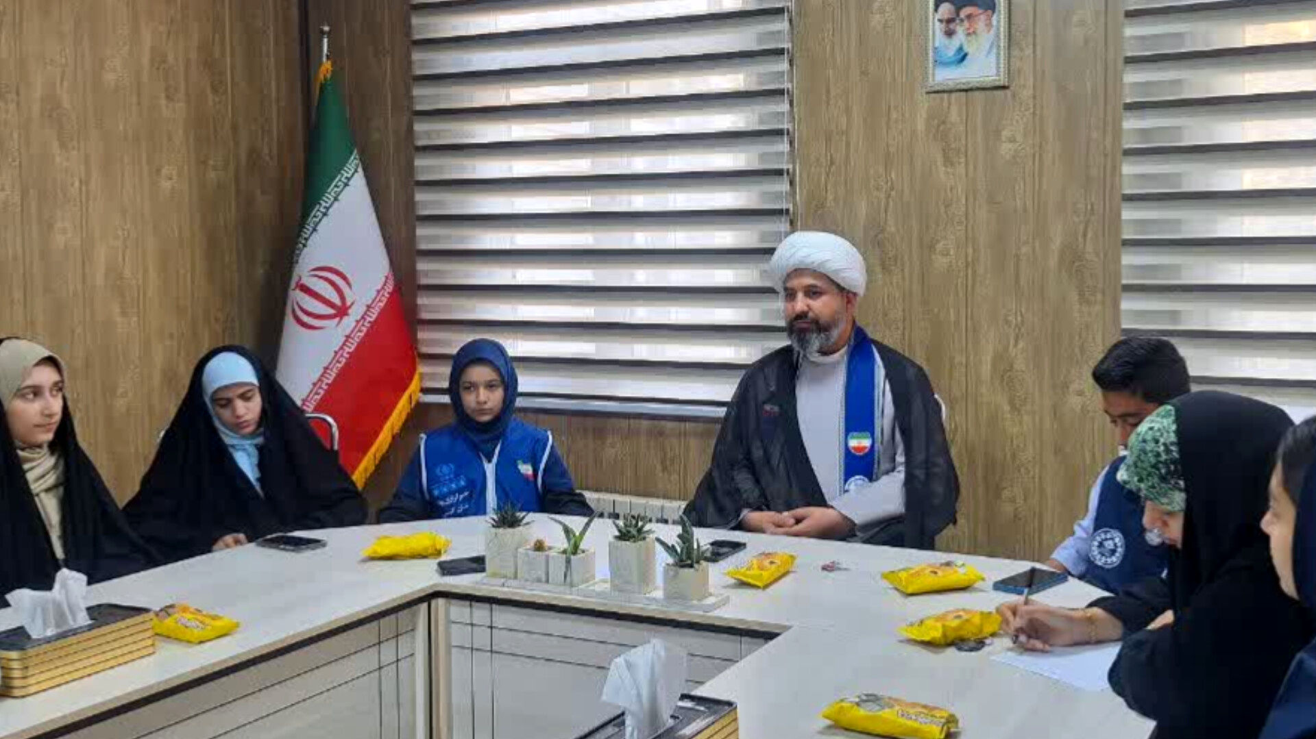 در حوزه خبرنگاری به جامعه خود و بشریت خدمت کنید  