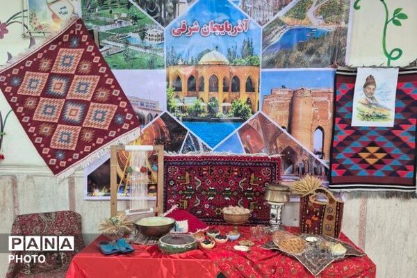 حضور مسئولان ناحیه دو شهرری در مراسم جشن عاطفه‌های دبستان پانزده خرداد 