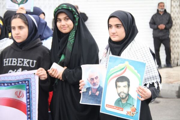 راهپیمایی 9 دی در بهبهان؛ فرهنگیان و دانش‌آموزان با آرمان‌های انقلاب تجدید بیعت کردند
