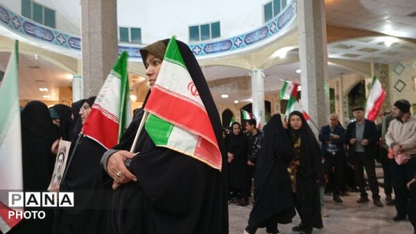  حضور مردم بروجن در یادبود روز دختران میناب