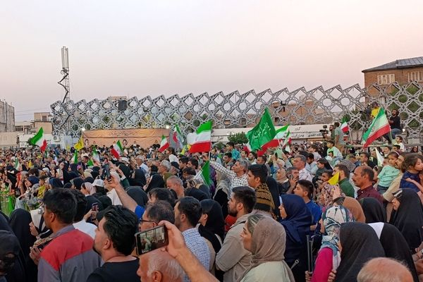 تهران غرق در نور و شادی در «مهمانی ۱۰ کیلومتری»؛ تجلی بیعت پایتخت‌نشینان با ولایت