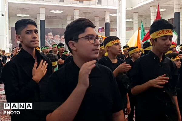 نوجوانان عاشورایی در حرم شاهچراغ(ع) - 1