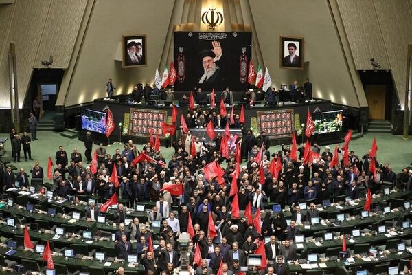 برگزاری جلسه علنی مجلس/ اعلام وصول طرح مربوط به تنگه هرمز