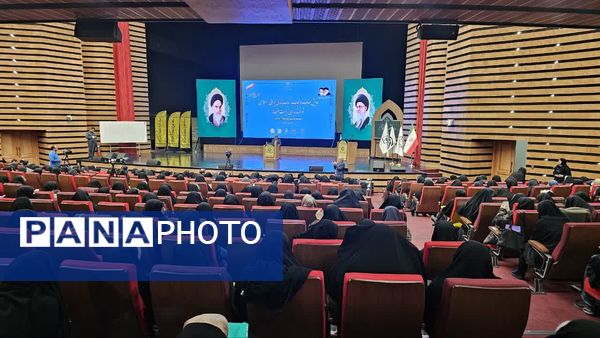 همایش زیست عفیفانه با موضوع عفت و حجاب در تالار ایوان‌ری