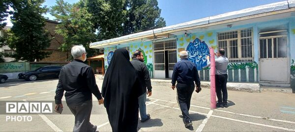 بازدید مدیر آموزش و پرورش ناحیه ۴ کرج از مدرسه تزکیه اسکان زائران رهبر شهید