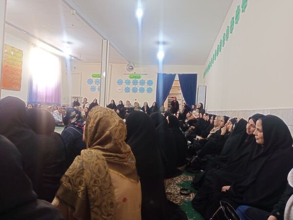 اولین جلسه انجمن اولیا در دبستان سمیه 