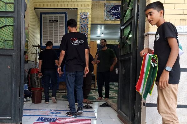 راه را باز نمایید...محرم آمد