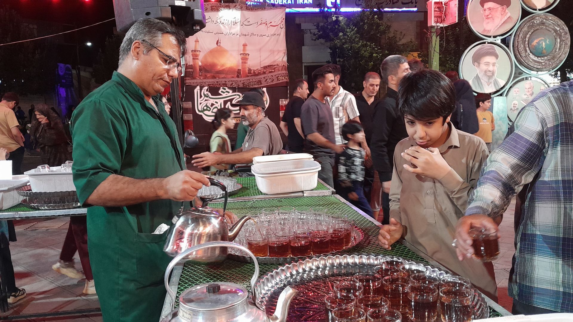 فعالیت چایخانه حضرت زهرا (س) ادامه دار است