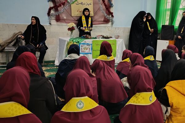 جشن عید مبعث پیامبر اکرم (ص) در دبیرستان مهر 