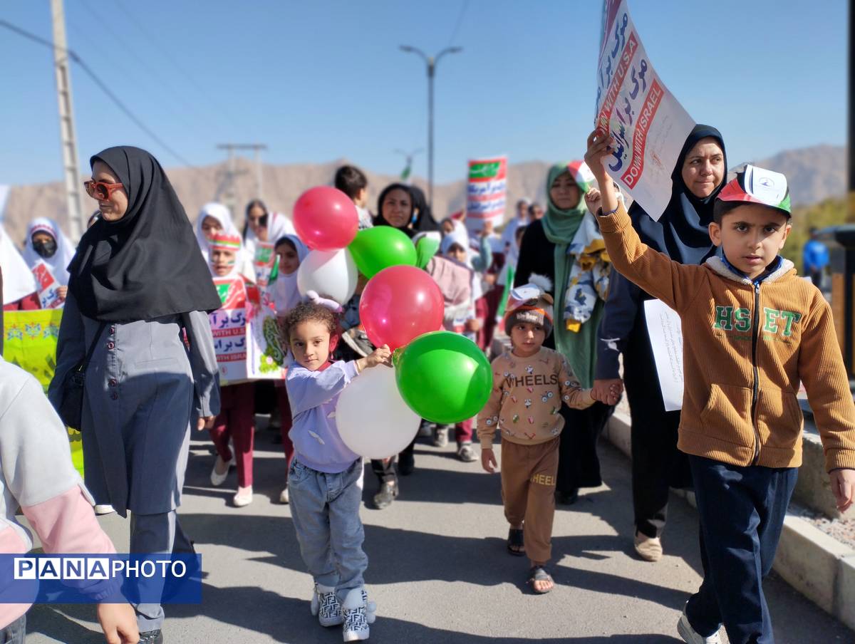 حضور مردم همدل حاجی آباد در راهپیمایی ۲۲ بهمن