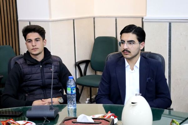 دیدار جمعی از تشکل‌های دانش‌آموزی یزد با مدیرکل آموزش‌ و پرورش