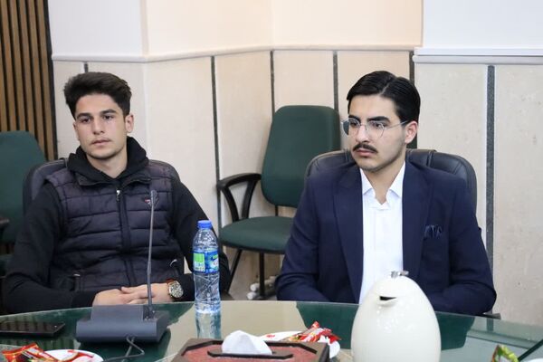 دیدار جمعی از تشکل‌های دانش‌آموزی یزد با مدیرکل آموزش‌ و پرورش