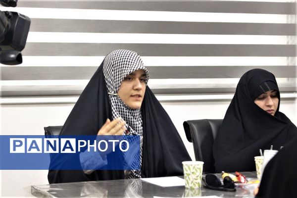 محفل شعر بانوان «رحیل» ویژه کودکان شهید 